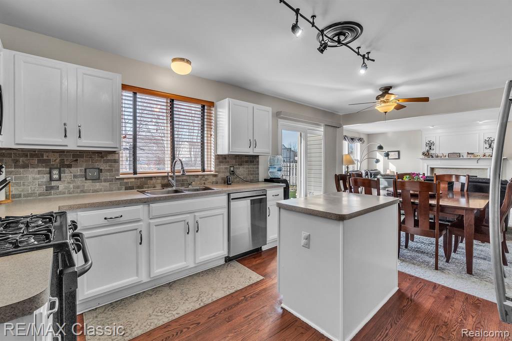 7842 BERWICK Drive, Ypsilanti, MI 48197 — Photo 24