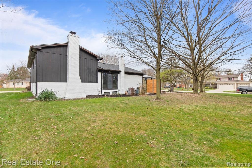 5251 WINCHESTER Drive, Troy, MI 48085 — Photo 44