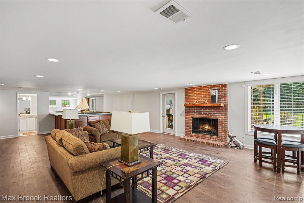 1300 Oak Hollow Drive, Milford, MI 48380 — Photo 38