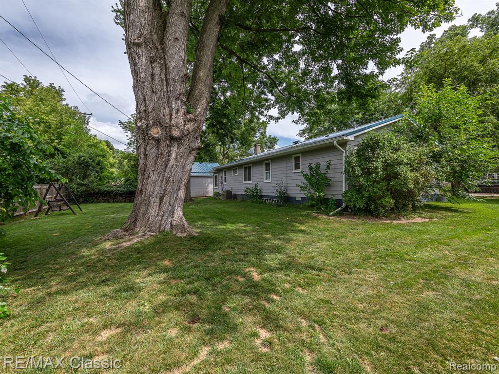 253 Delaware Road, Whitmore Lake, MI 48189 — Photo 32