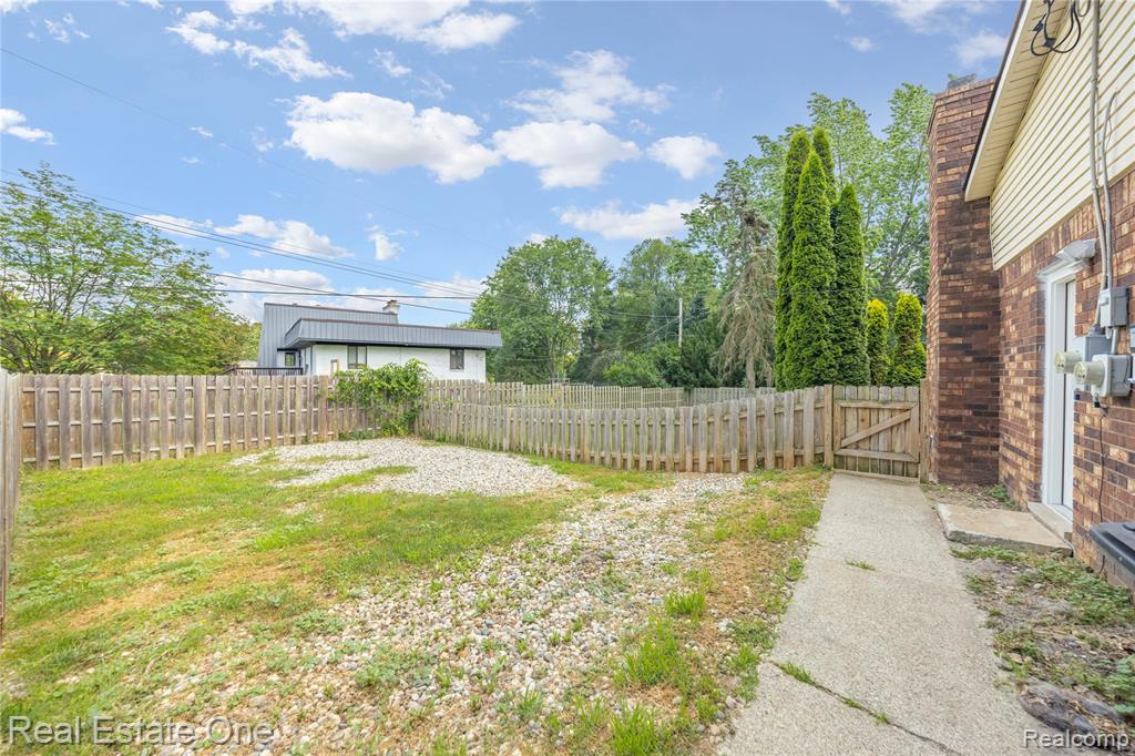 6995 Allen Hill Court, Clarkston, MI 48348 — Photo 40