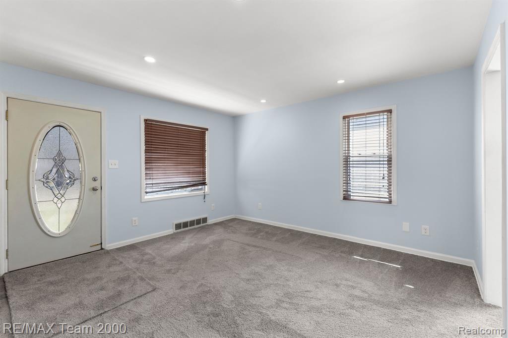 4540 FLEMING Street, Dearborn Heights, MI 48125 — Photo 8