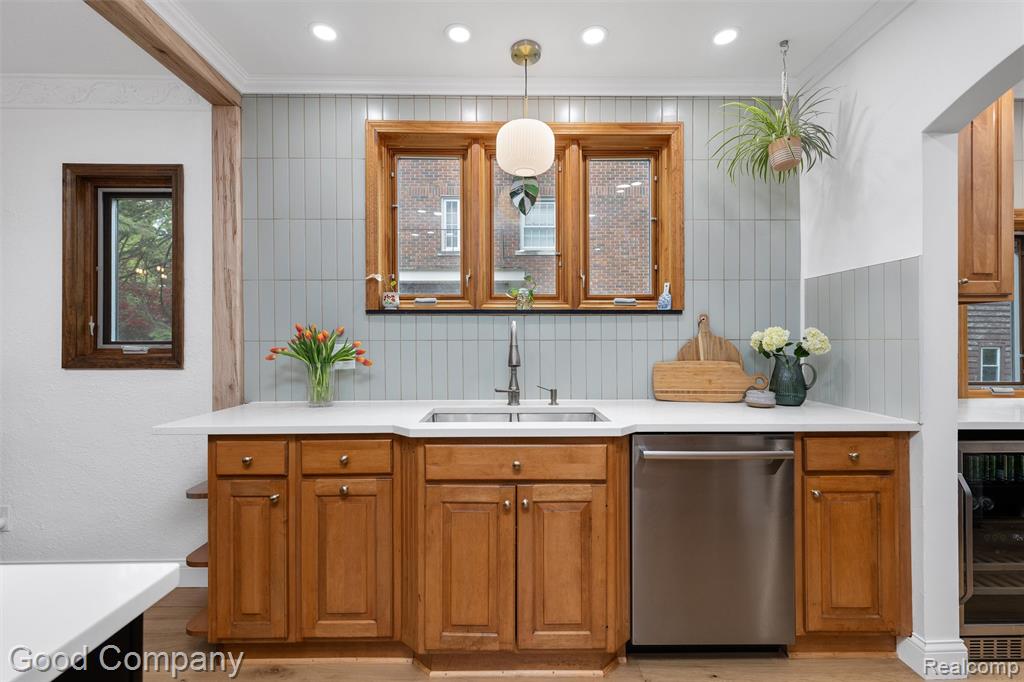 641 W WOODLAND Street, Ferndale, MI 48220 — Photo 16