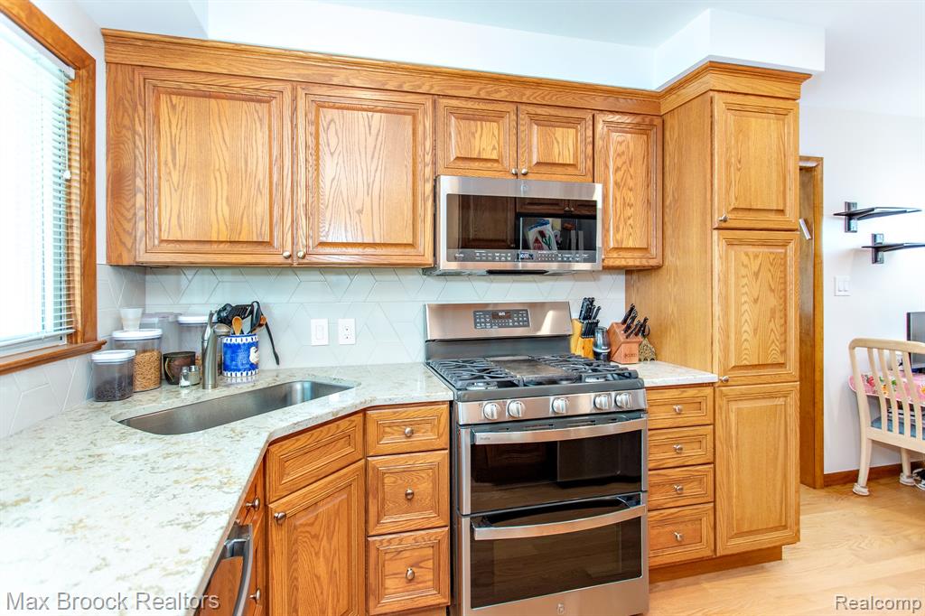 14271 Lincoln Street, Oak Park, MI 48237 — Photo 13