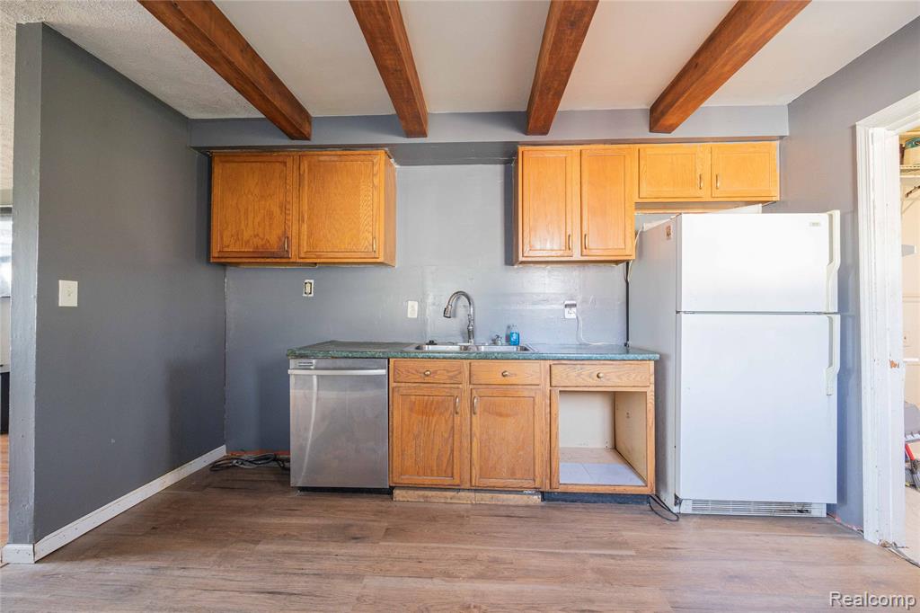 23300 N Brookside Drive, Dearborn Heights, MI 48125 — Photo 11