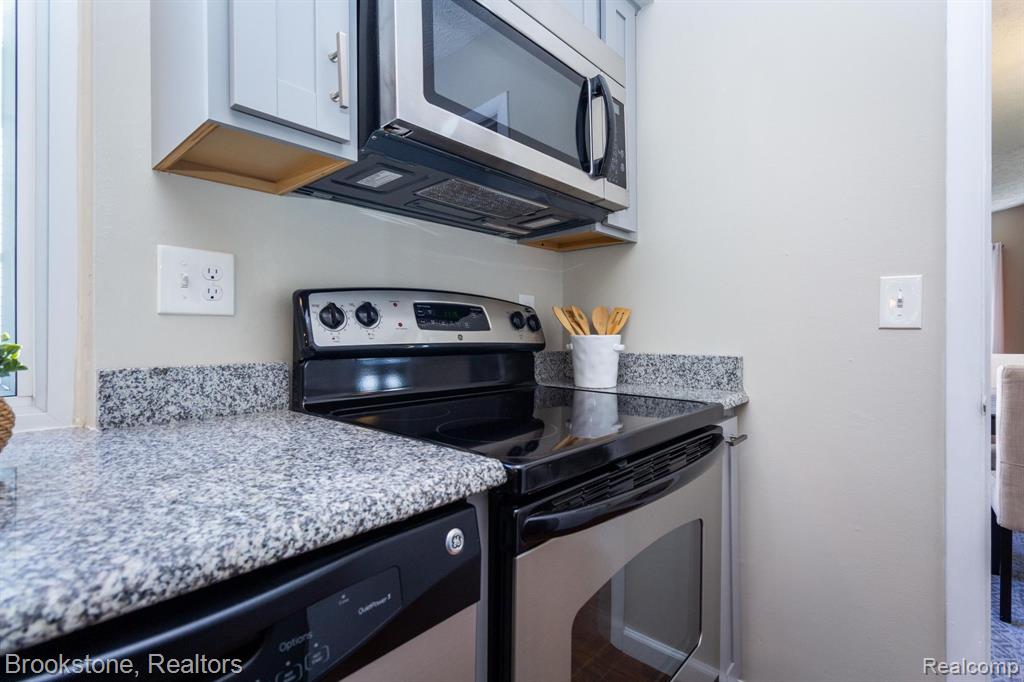 4335 Cypress Drive, Troy, MI 48085 — Photo 16