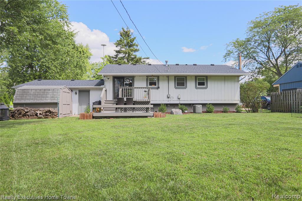 2687 Los Angeles Drive, Wolverine Lake, MI 48390 — Photo 61