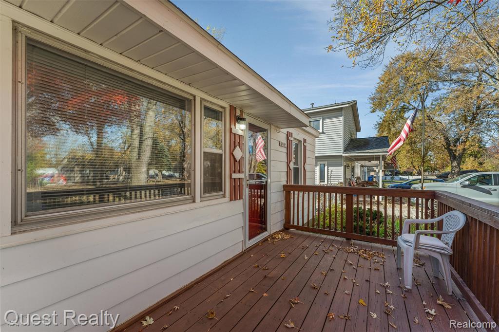 4041 Chenlot Lane, Waterford, MI 48328 — Photo 4