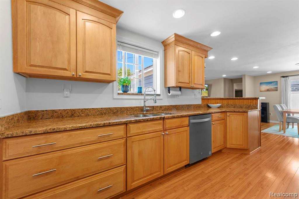 1570 Tamson Street, West Bloomfield, MI 48324 — Photo 8