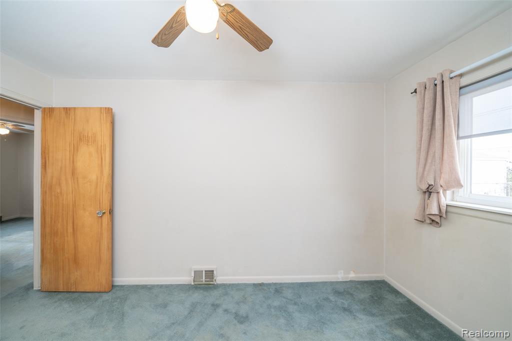 5247 Lyons Circle S, Warren, MI 48092 — Photo 28