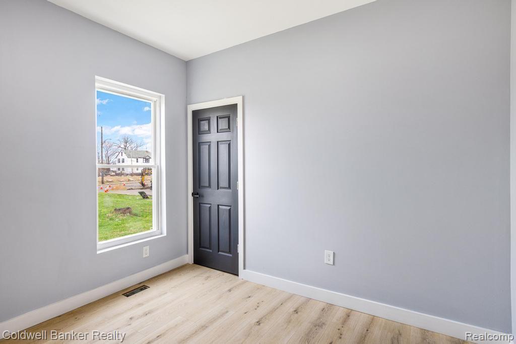 639 BELMONT Street, Detroit, MI 48202 — Photo 23