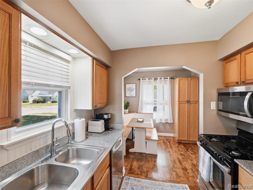 433 Dewey Street, Royal Oak, MI 48067 — Photo 5