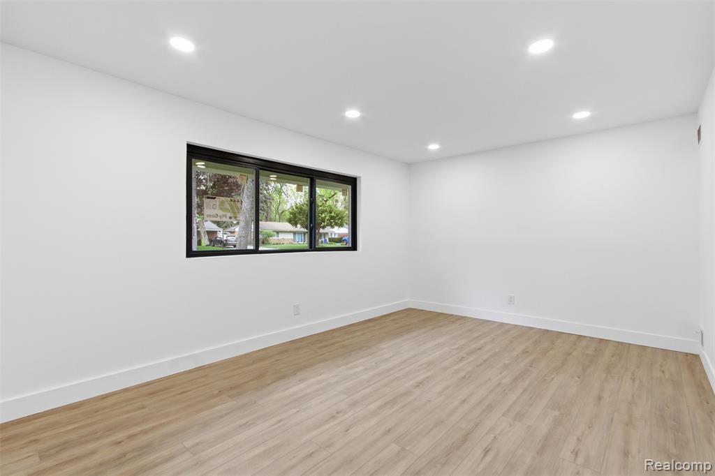 2483 Walce Drive, West Bloomfield, MI 48324 — Photo 12