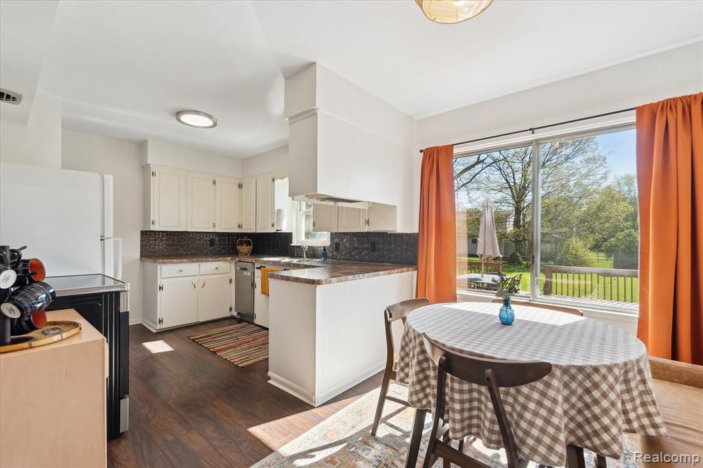 528 JAMES CONNIS Drive, Flushing, MI 48433 — Photo 10