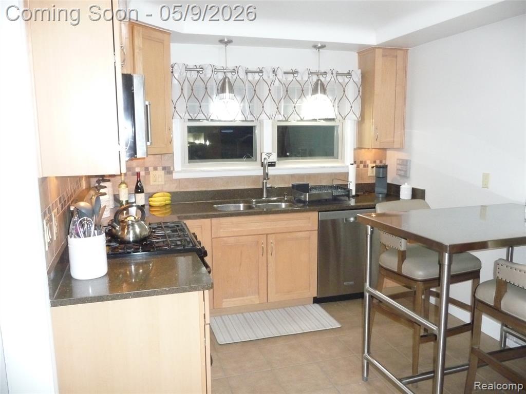 17360 Westmoreland Road, Detroit, MI 48219 — Photo 21