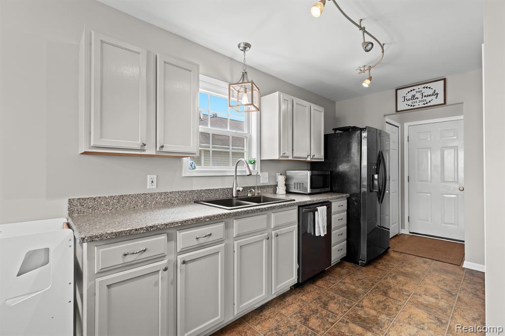 755 1ST Street, Fenton, MI 48430 — Photo 10