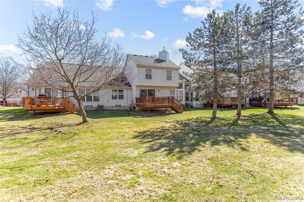 1033 Calpernia, Wixom, MI — Photo 51