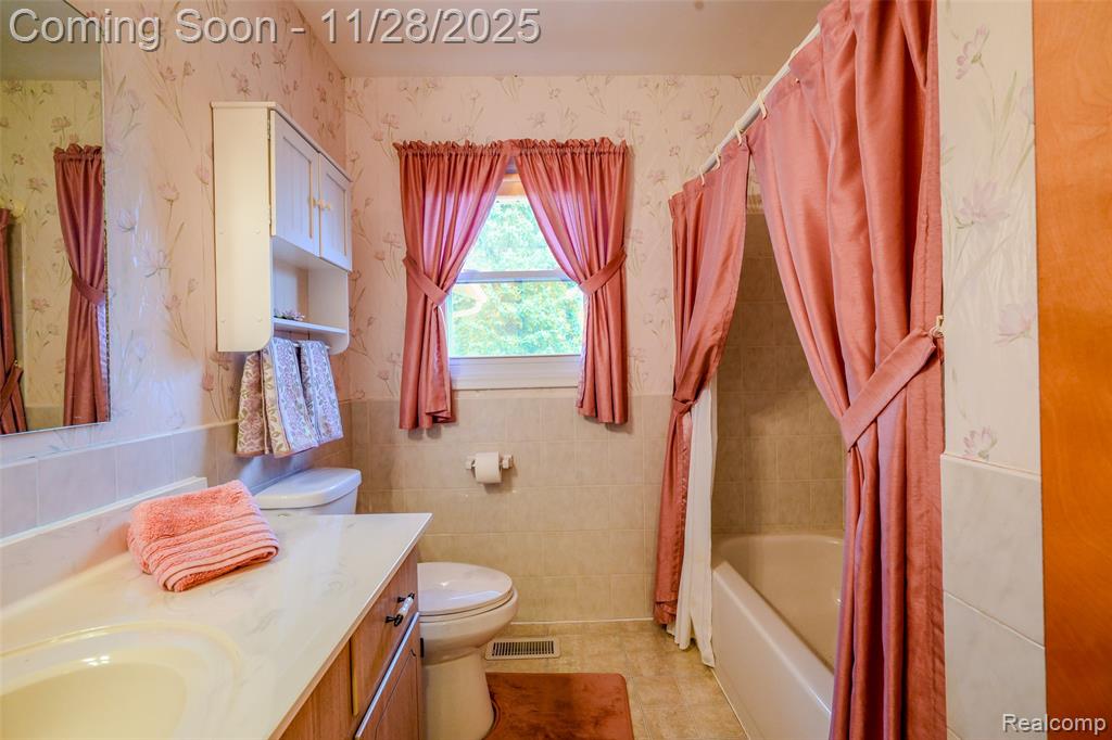 8778 Redwood Drive, Monroe, MI 48162 — Photo 13
