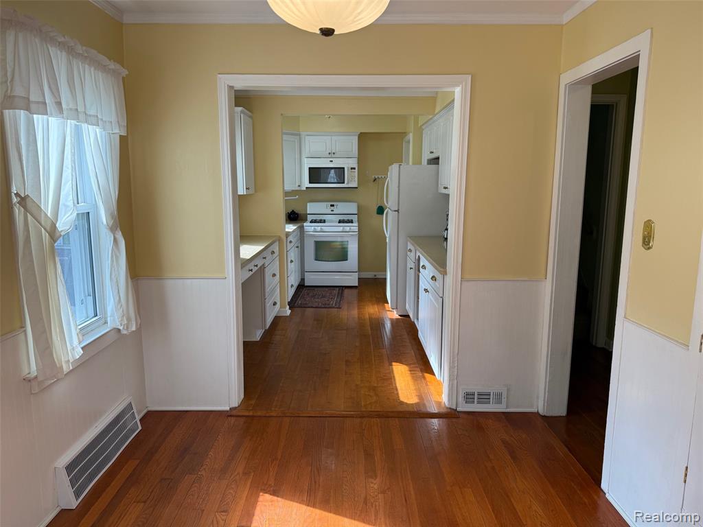 8060 Standard, Center Line, MI 48015 — Photo 11