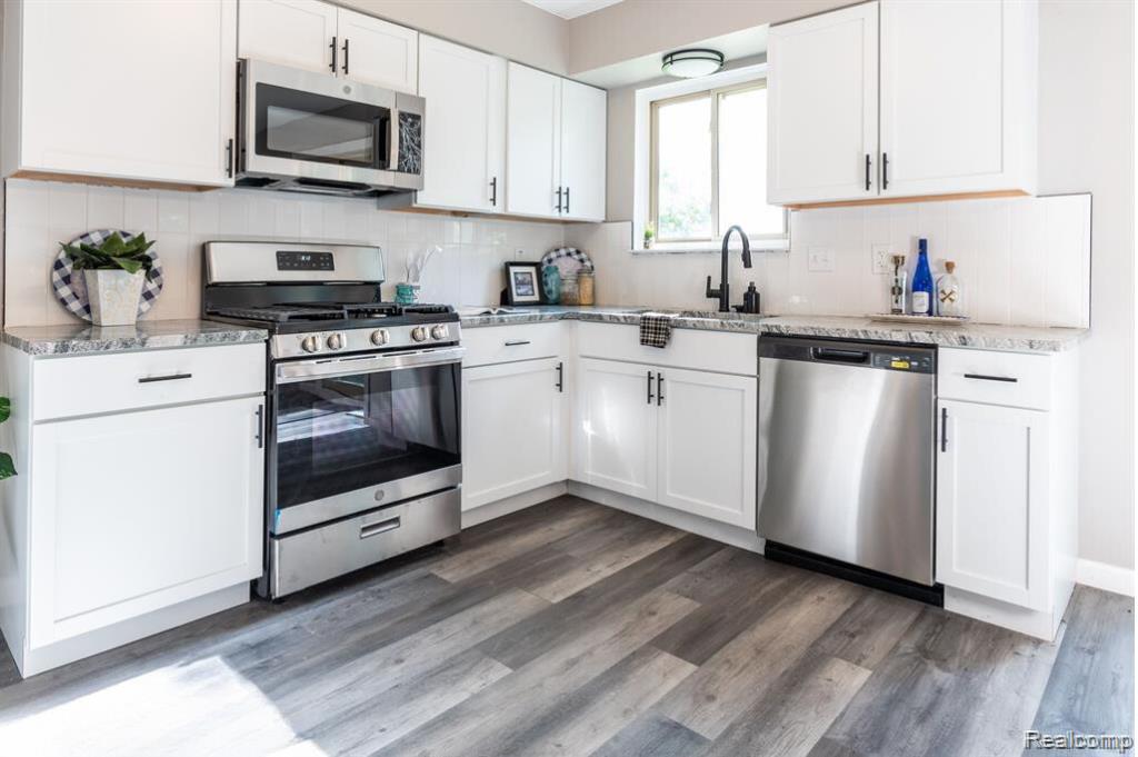 4322 RANDOLPH Street, Wayne, MI 48184 — Photo 9