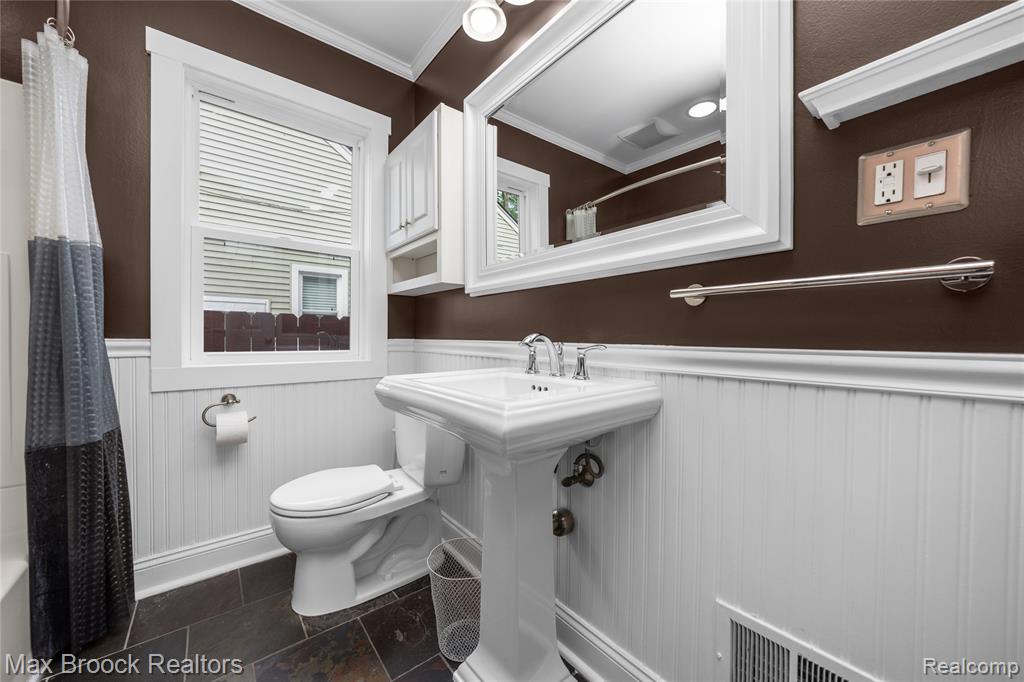 808 N Edgeworth Avenue, Royal Oak, MI 48067 — Photo 21