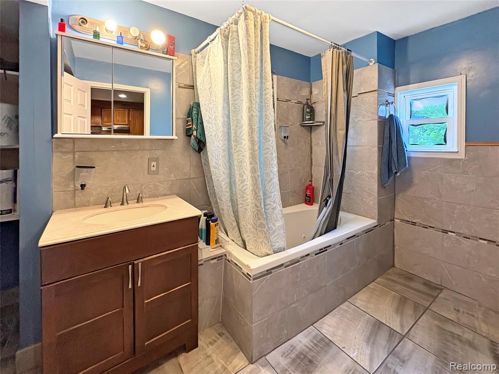 615 Senecal Street, Fenton, MI 48430 — Photo 12