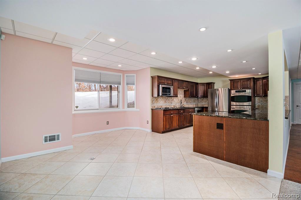 2298 Meadow Court, Leonard, MI 48367 — Photo 35