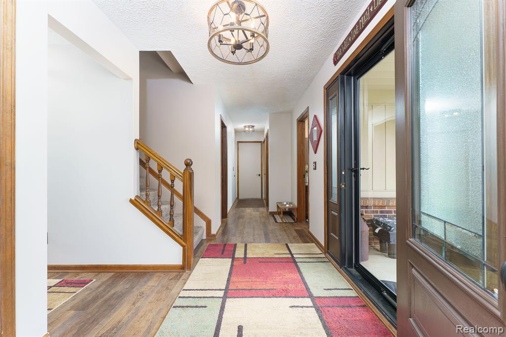 6300 VICTORIA Court, Fenton, MI 48430 — Photo 10