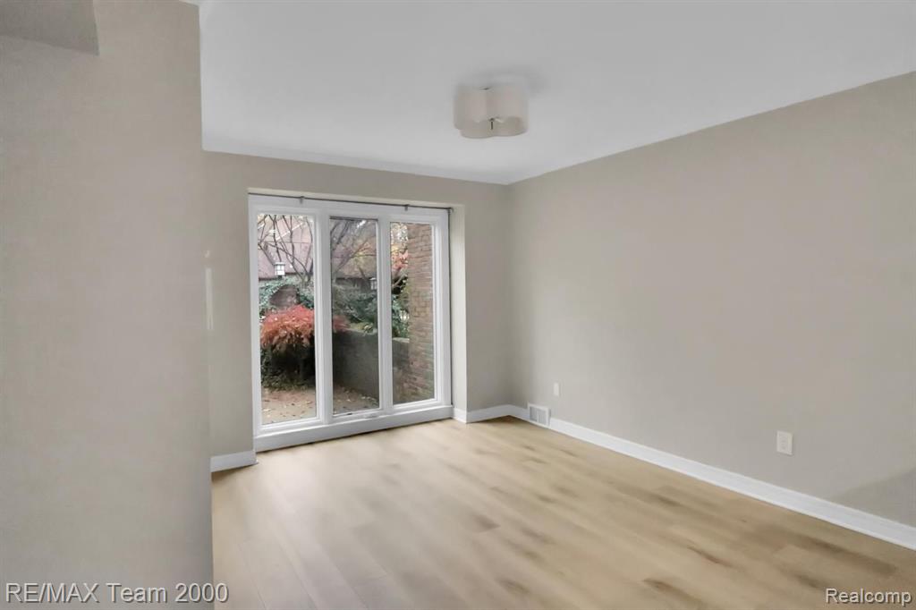 5 Timberlane Court, Dearborn, MI 48126 — Photo 4