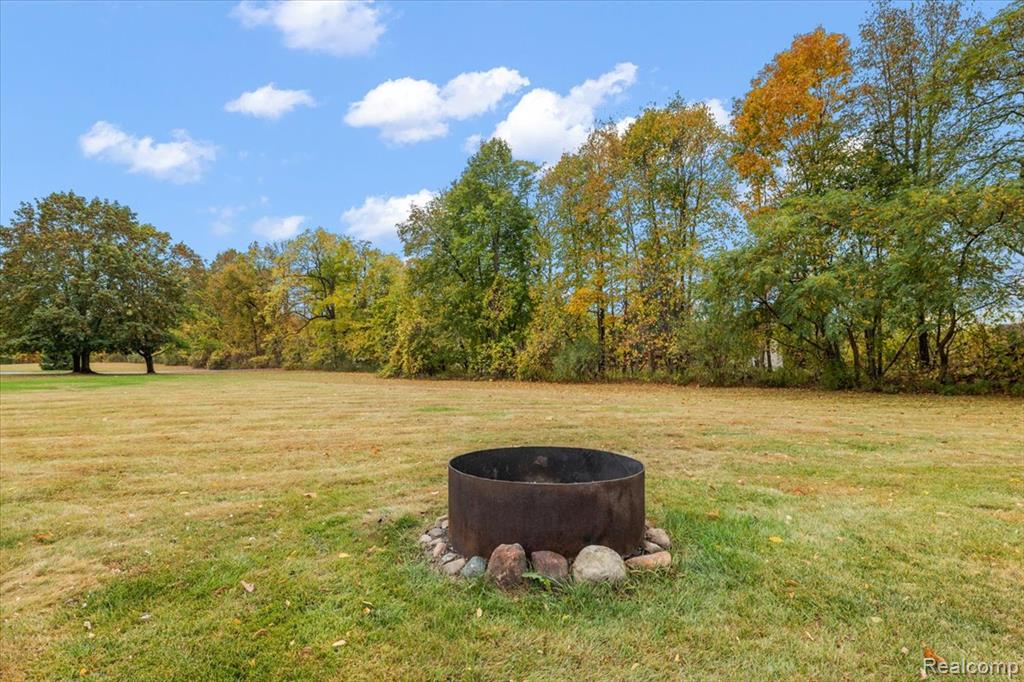 8021 Washburn Road, Goodrich Vlg, MI — Photo 55