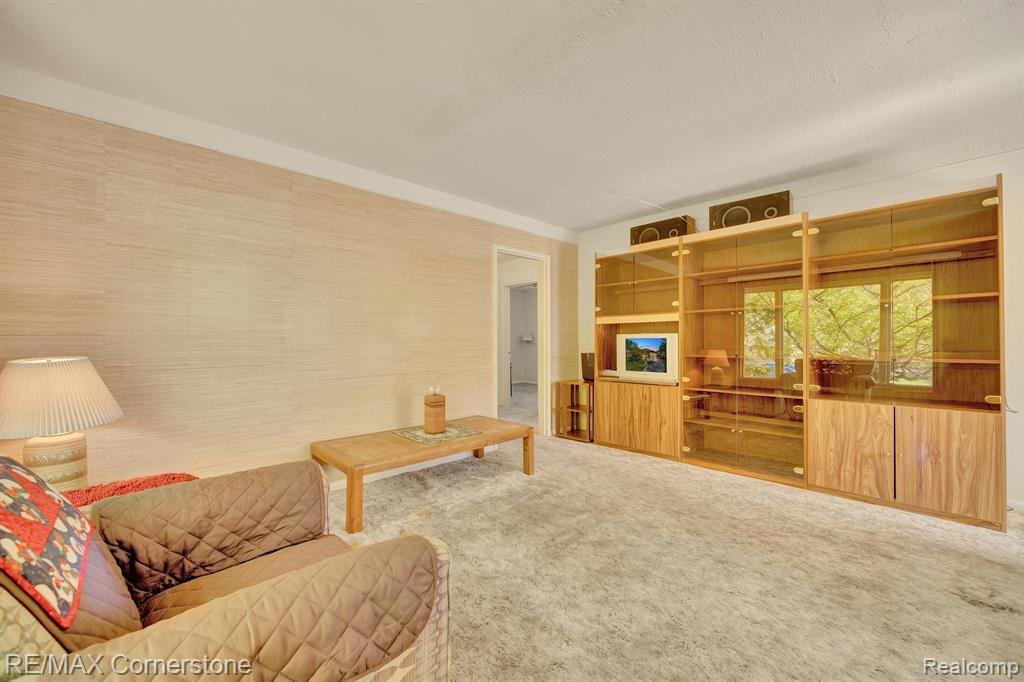 500 N LEONA Avenue, Garden City, MI — Photo 4
