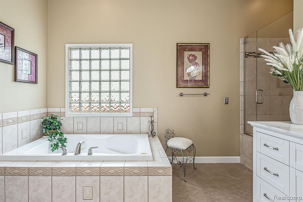 9730 TIOGA Trail N, Pinckney, MI 48169 — Photo 24