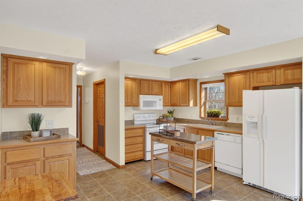 3453 Rhea Road, Ann Arbor, MI 48103 — Photo 11