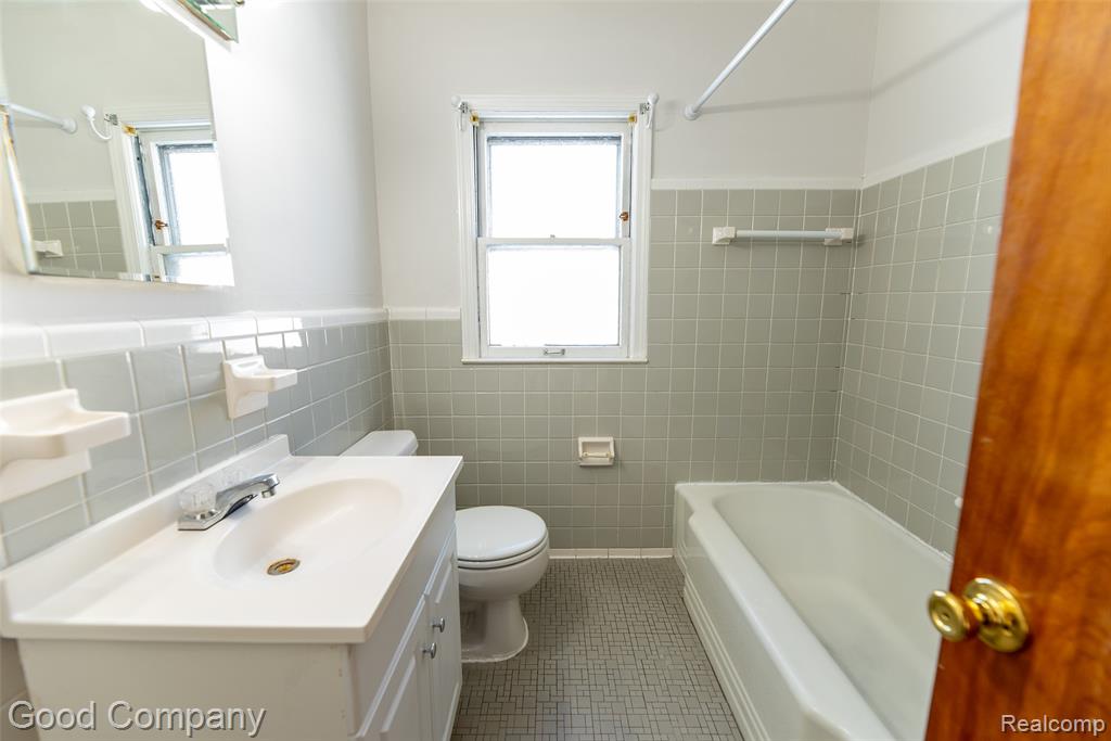 18953 Woodcrest Street, Harper Woods, MI 48225 — Photo 27