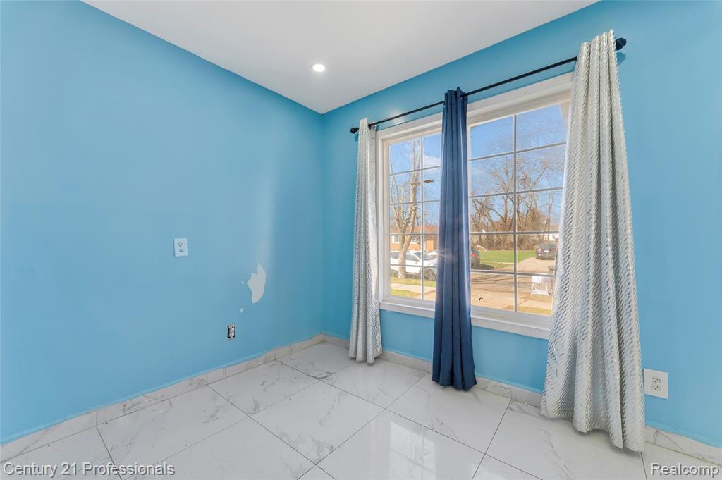 8040 Plainview Avenue, Detroit, MI 48228 — Photo 21