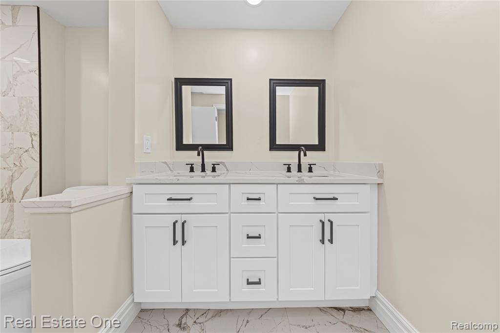6027 Pebble Lane Court, West Bloomfield, MI — Photo 38