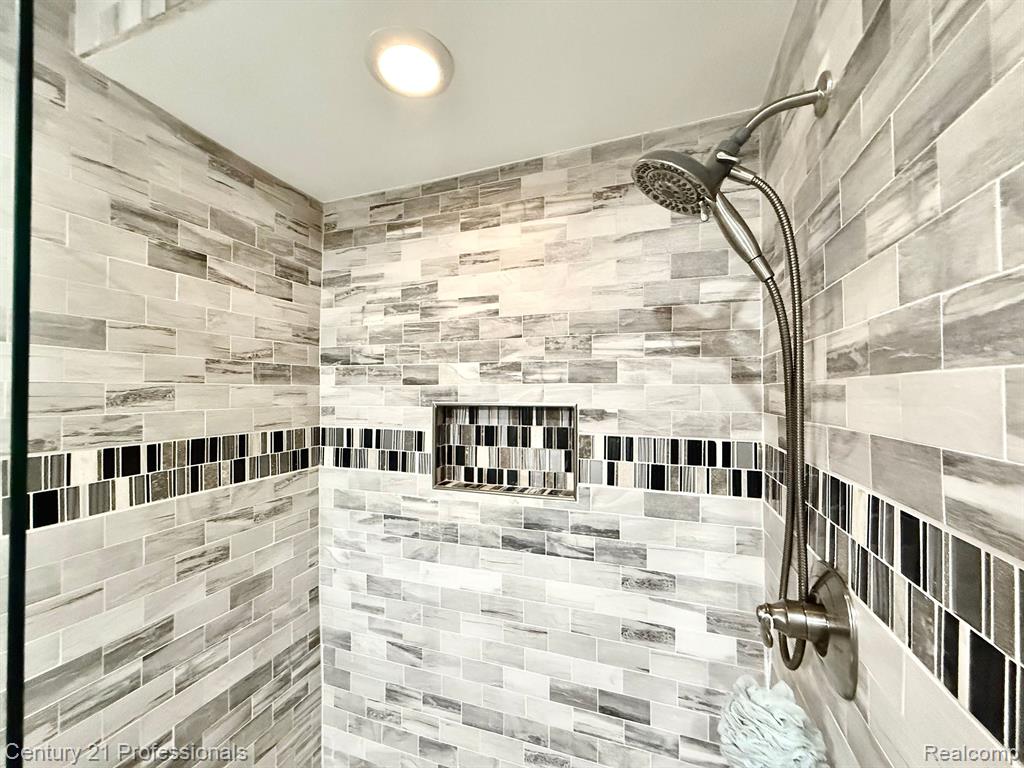 8814 PRESTWICK Lane, Washington, MI 48095 — Photo 32