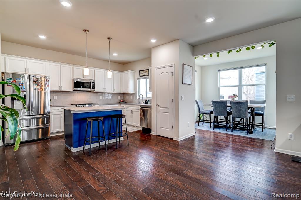 6044 FIELDSTONE Circle, South Lyon, MI 48178 — Photo 12