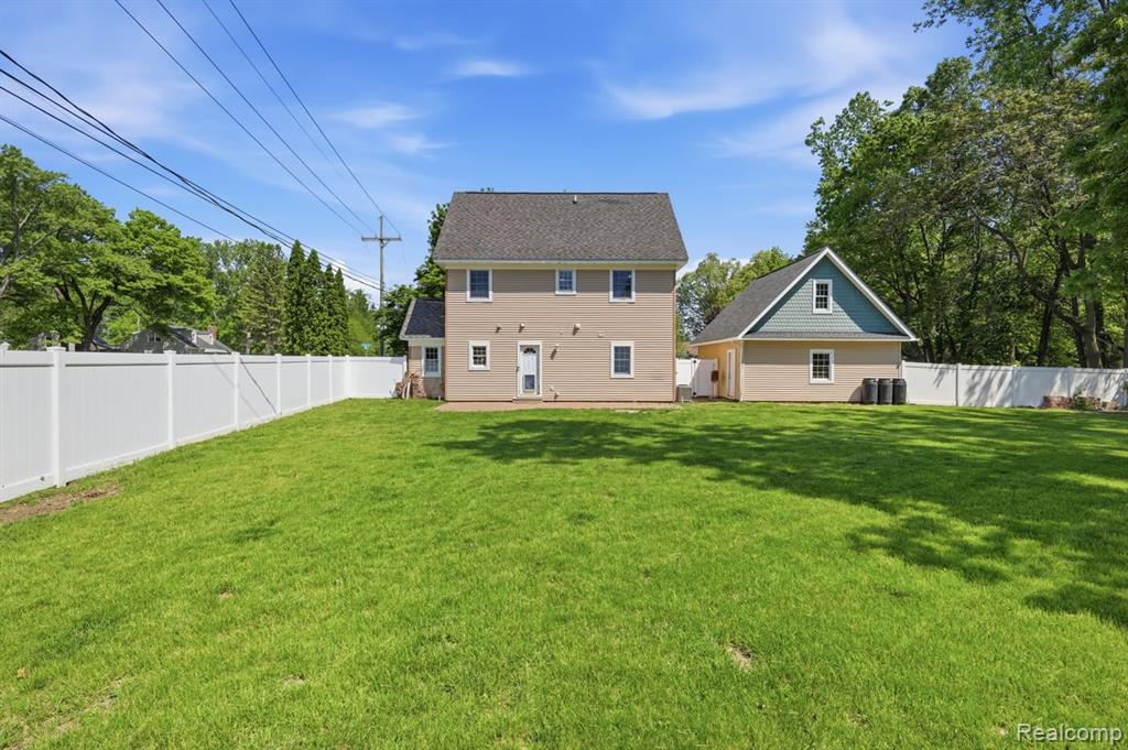 5685 Crescent Road, Waterford, MI 48327 — Photo 35