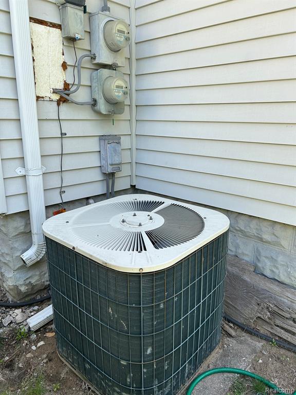 59 AHRENS Street, Mount Clemens, MI 48043 — Photo 28