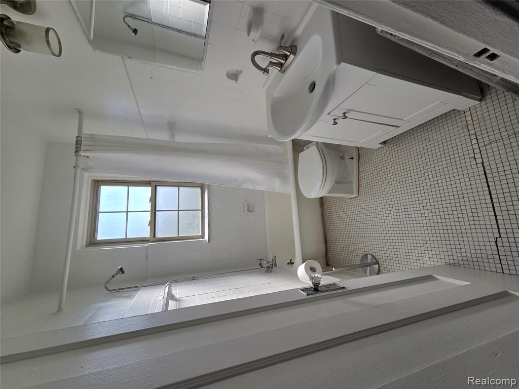 1360 Seward Street - Photo 3
