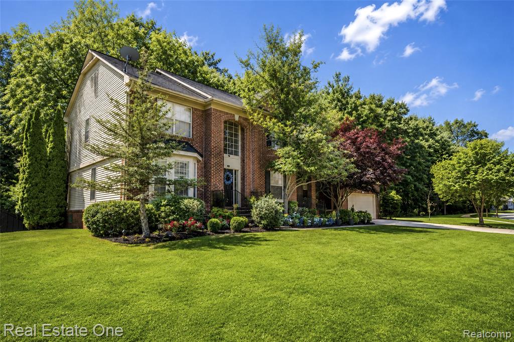 3481 Castlewood Court, Wixom, MI — Photo 4
