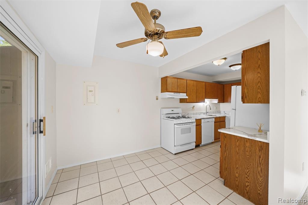41257 S Woodbury Green Drive, Belleville, MI 48111 — Photo 9