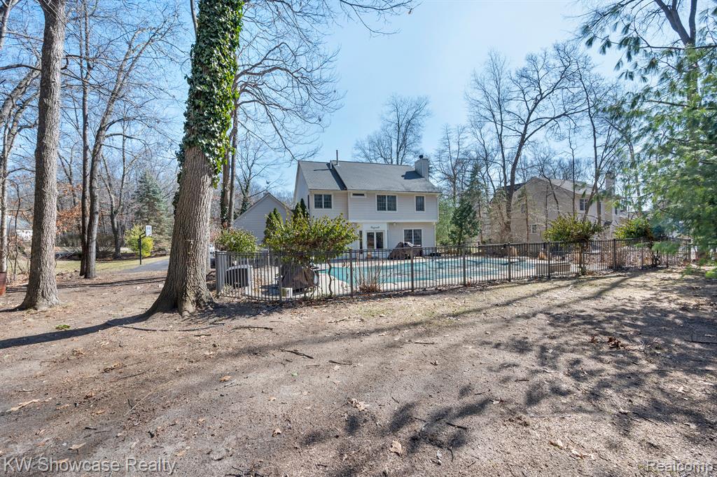 585 TIMBER RIDGE Drive, Highland, MI — Photo 25