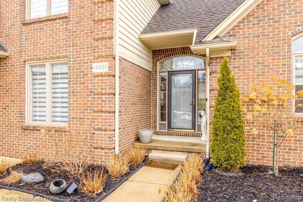 48896 KINGS Drive, Shelby Twp, MI 48315 — Photo 3