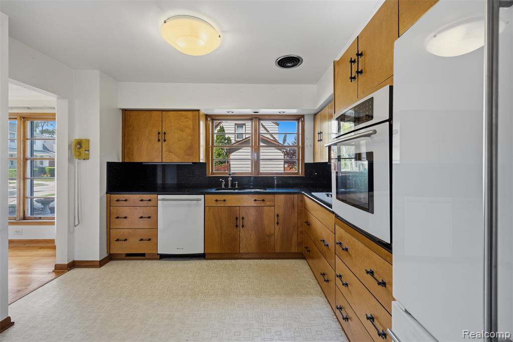 5041 Payne Avenue, Dearborn, MI 48126 — Photo 16