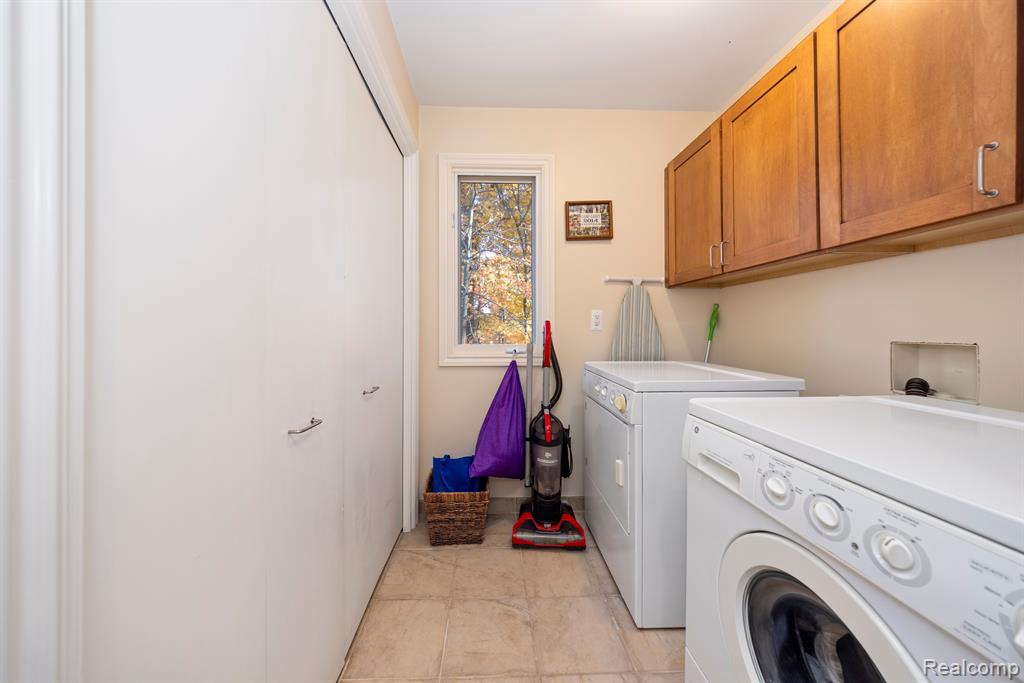 4326 COMMERCE Road, Orchard Lake Village, MI 48324 — Photo 54