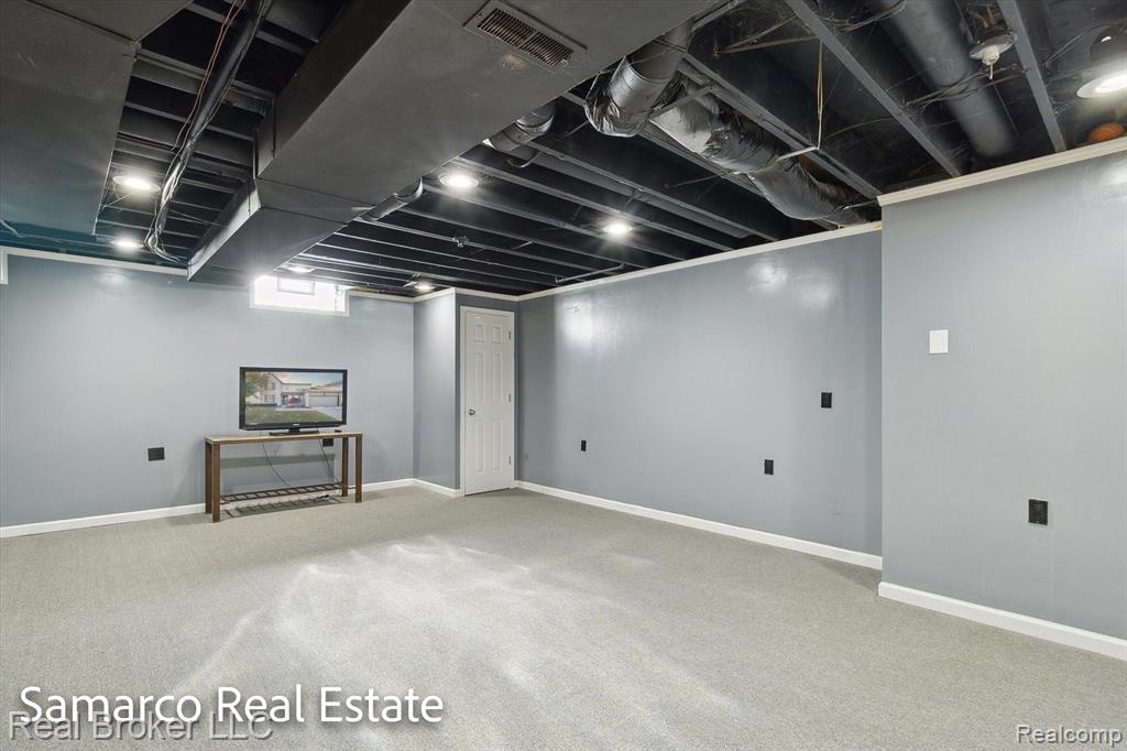 7998 RAYNA, Belleville, MI 48111 — Photo 40