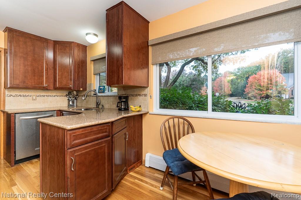 837 Dakota, Rochester Hills, MI 48307 — Photo 15