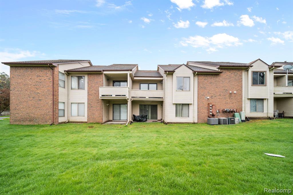 6540 RIDGEFIELD Circle, 204, West Bloomfield, MI — Photo 26